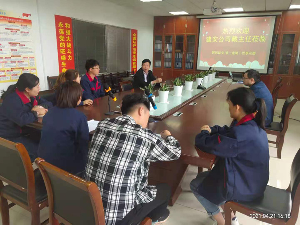 第一建筑工程事業(yè)部舉辦專(zhuān)業(yè)技術(shù)交流會(huì)暨導(dǎo)師帶徒簽約儀式