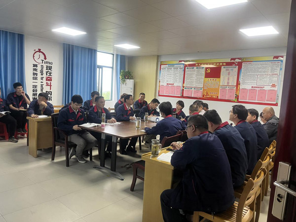 王伍升到建材研究室、建材公司調(diào)研