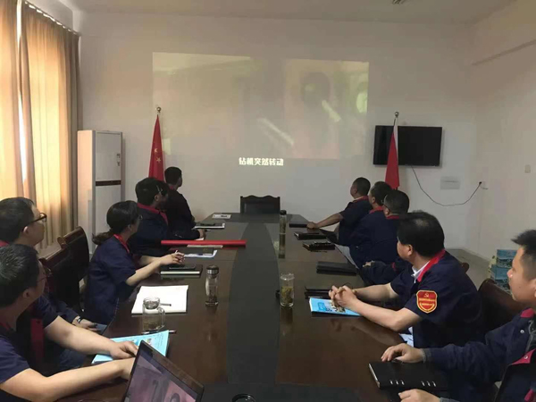 第二建筑工程事業(yè)部召開“強(qiáng)化意識(shí)、防控風(fēng)險(xiǎn)”動(dòng)員會(huì)