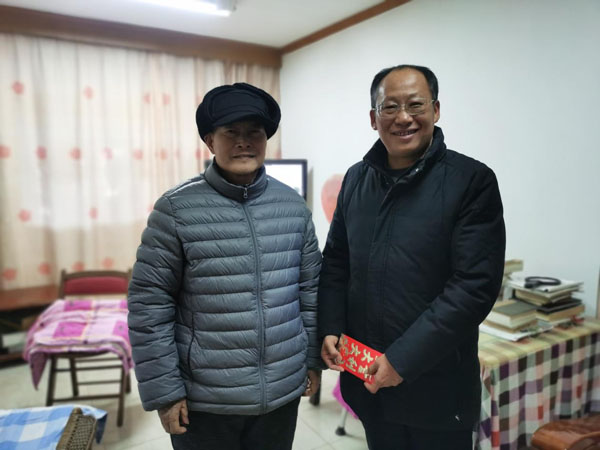 公司領(lǐng)導(dǎo)開(kāi)展節(jié)前慰問(wèn) 公司領(lǐng)導(dǎo)開(kāi)展節(jié)前慰問(wèn)