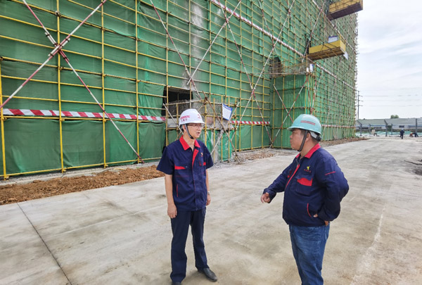 公司黨委書記走訪慰問一線職工 公司黨委書記走訪慰問一線職工