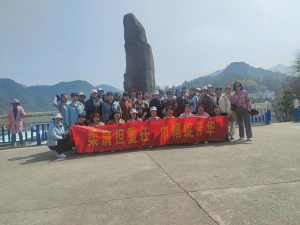 公司機(jī)關(guān)黨支部、工程服務(wù)支部聯(lián)合舉辦“三八”節(jié)主題活動(dòng)