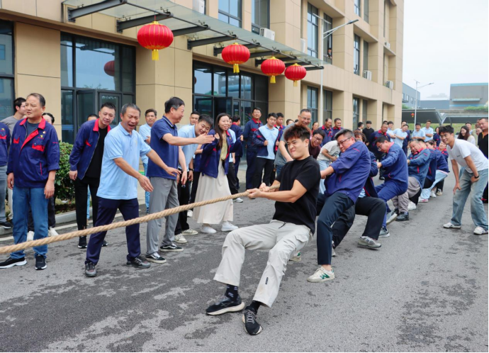 公司舉辦迎國(guó)慶“安裝杯”職工拔河比賽 公司舉辦迎國(guó)慶“安裝杯”職工拔河比賽